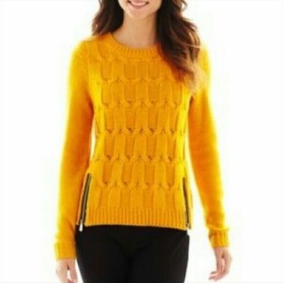 Nicole by Nicole Miller Sweaters - ✨ Nicole Miller cable Knit Zip Sweater✨